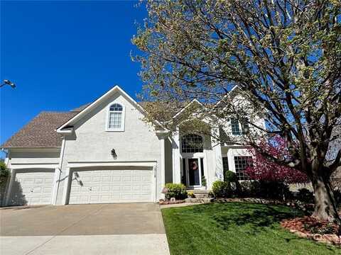 5718 NE Sapphire Place, Lees Summit, MO 64064