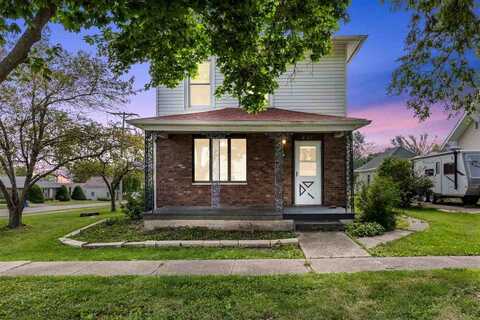 401 7th Ave, Clarence, IA 52216