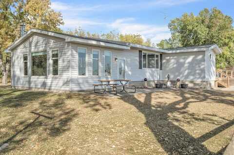 409 Okoboji Avenue, Milford, IA 51351