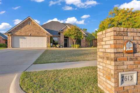 7613 NW Castle Rock Pl, Lawton, OK 73505