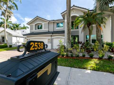 2538 Hunters Run Way, Weston, FL 33327