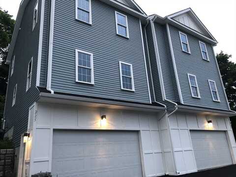 225 Hamilton St, Worcester, MA 01604