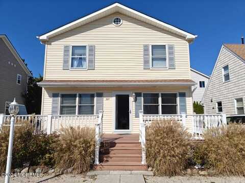 369 Roberts Avenue, Seaside Park, NJ 08752