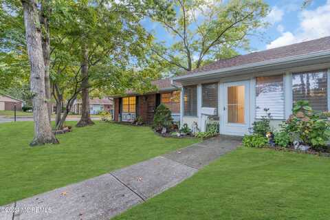 129a Farrington Court, Lakewood, NJ 08701