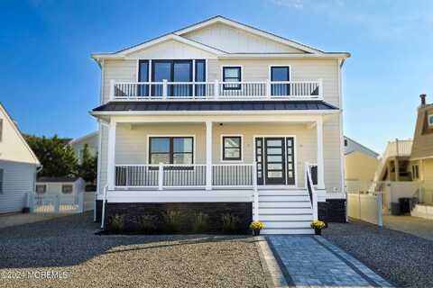 16 Newark Avenue, Lavallette, NJ 08735