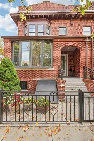 8464 86th Avenue, Woodhaven, NY 11421