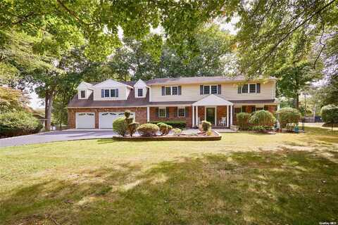 10 Norman Court, Dix Hills, NY 11746