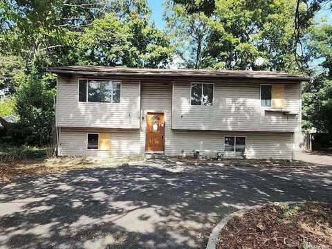 1 W Oak Street, Islip, NY 11751