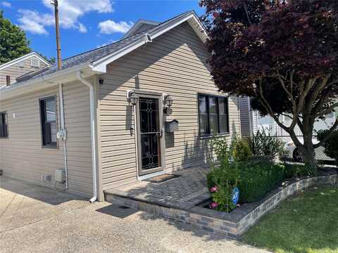 1035 Braxton Street, Uniondale, NY 11553