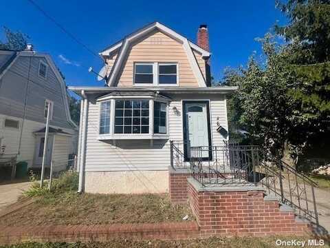 6 Pershing Avenue, Valley Stream, NY 11581