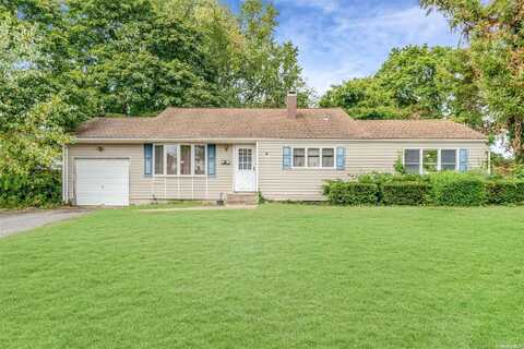 3010 Falcon Avenue, Medford, NY 11763