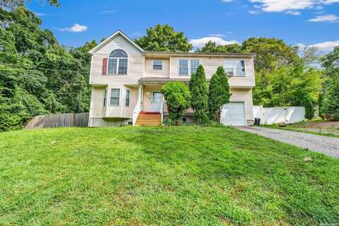 15a Carr Lane, Medford, NY 11763