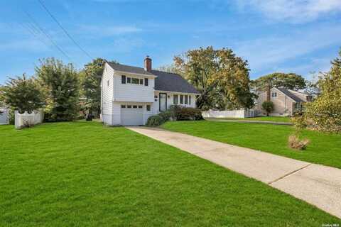 586 Pat Drive, West Islip, NY 11795