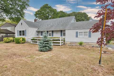 145 Cedar, Copiague, NY 11726