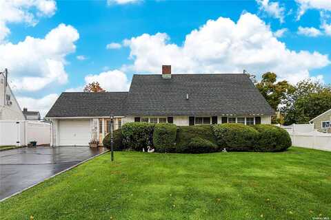 43 Glazer Lane, Levittown, NY 11756