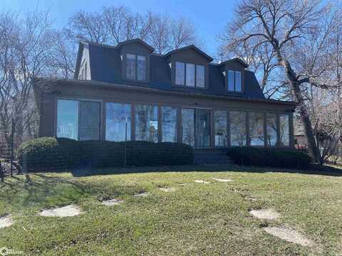 15548 Dodge Ave., Clear Lake, IA 50428