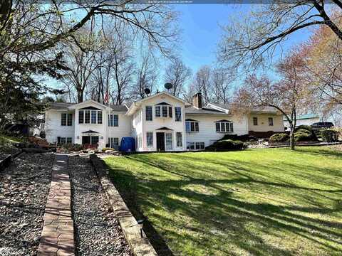 3019 E Lakeshore Drive, Brooklyn, IA 52211