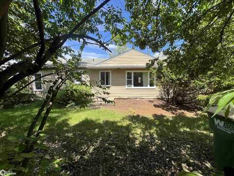 601 W Carpenter Avenue, Fairfield, IA 52556