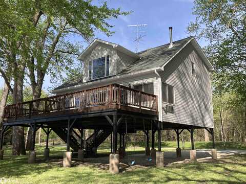 135 Oconnell Beach Road, Burlington, IA 52601