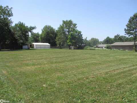 526 N 8th St, Centerville, IA 52544