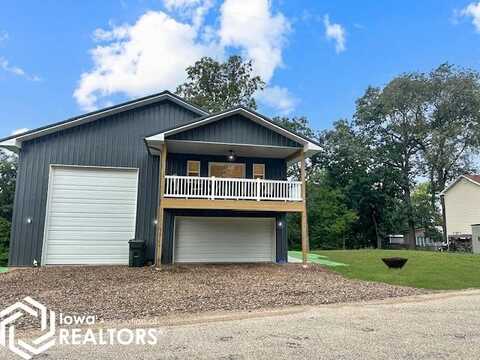 1215 E Ridge Drive, Brooklyn, IA 52211