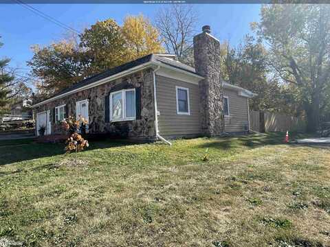 104 W Lowe, Fairfield, IA 52556