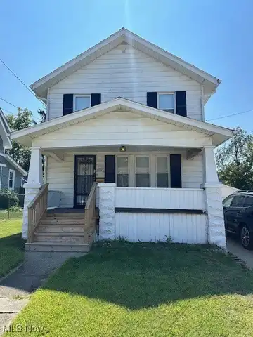 82 E Rosewood Avenue, Akron, OH 44301