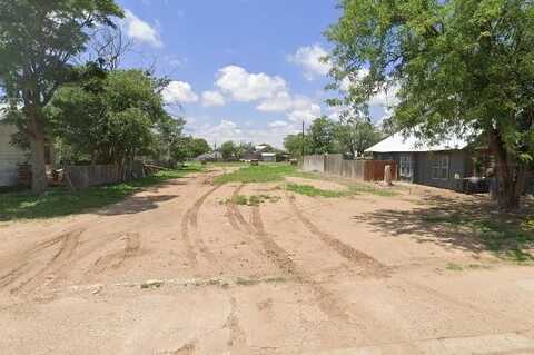 1072 Elizabeth St, Stamford, TX 79553