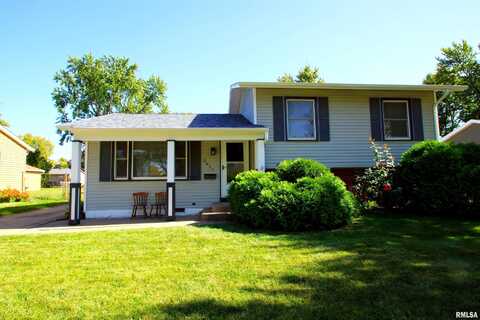 3611 WAKONDA Drive, Bettendorf, IA 52722