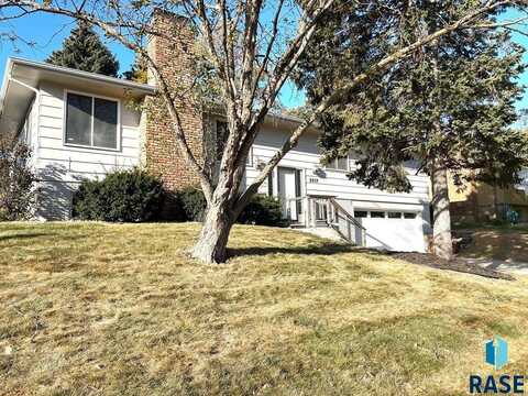 2717 S Arcadia Rd, Sioux Falls, SD 57105