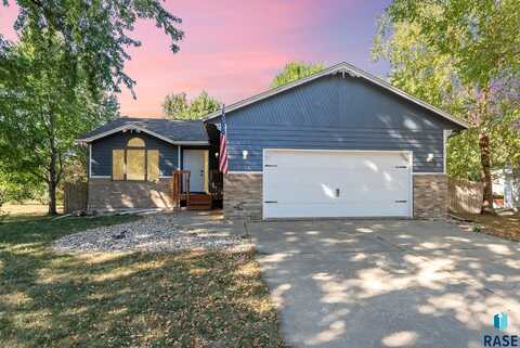 2025 S Queens Ave, Sioux Falls, SD 57106