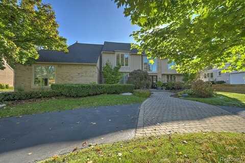 4907 CHAMPLAIN Circle, West Bloomfield, MI 48323