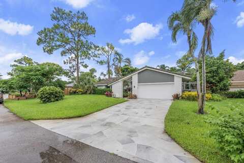 812 Foxpointe Circle, Delray Beach, FL 33445