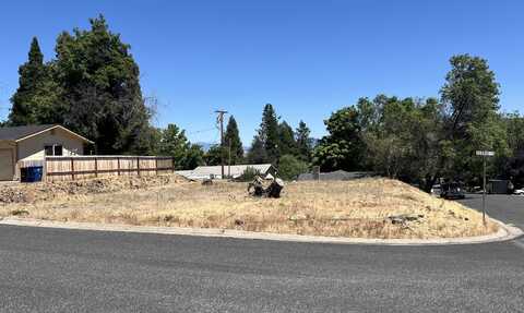 802 Scenic CT, Yreka, CA 96097