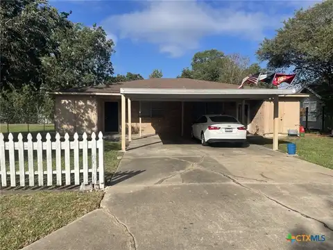 1305 N De Leon Street, Victoria, TX 77901