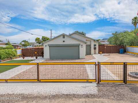 2711 W Milton Road, Tucson, AZ 85746