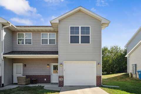 3740 Ravenwood Circle, Waterloo, IA 50702