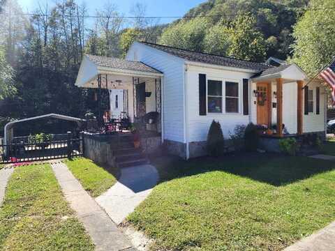 1502 MORAN AVENUE, MULLENS, WV 25882