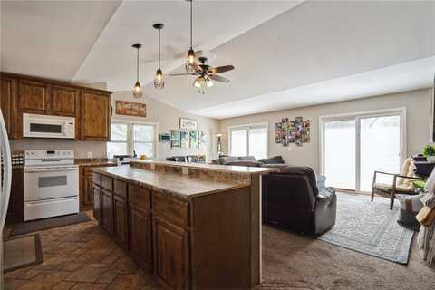 400 Summit Drive NE, Solon, IA 52333