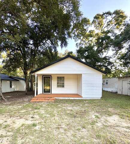 804 E Chestnut Avenue, Crestview, FL 32539