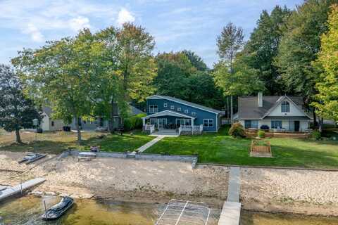 10849 First Street, Canadian Lakes, MI 49346