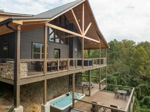 245 Moneymaker Circle, Gatlinburg, TN 37738