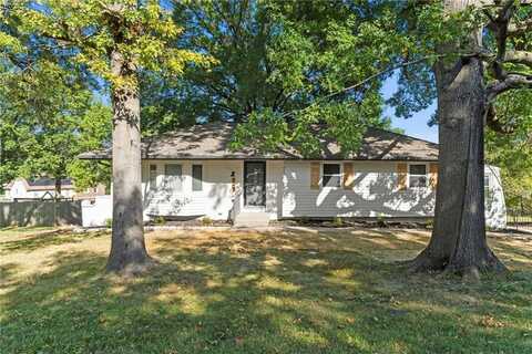 7005 NW Cross Road, Parkville, MO 64152