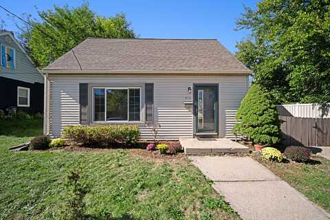 910 Harding Ave, Waukesha, WI 53186