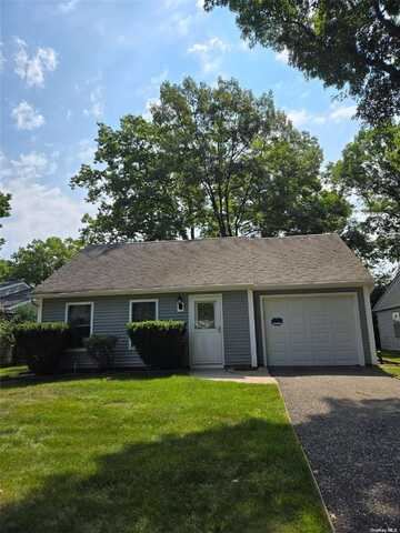 155 Laurence Lane, Ridge, NY 11961