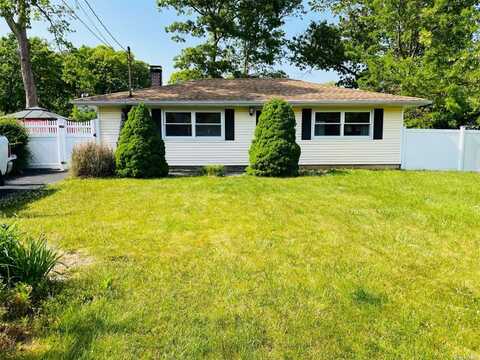 117 Main Avenue, Mastic, NY 11950