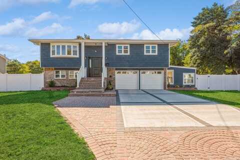 215 3rd Street, Lindenhurst, NY 11757