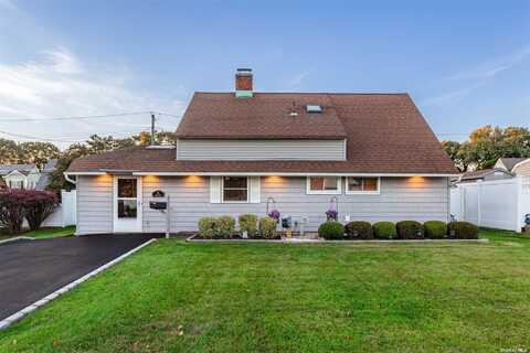 24 Deer Lane, Wantagh, NY 11793