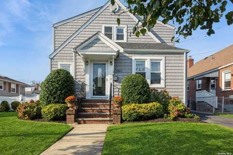 174 Fairfield Avenue, Mineola, NY 11501