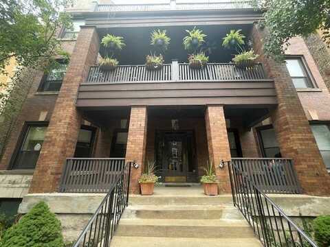 928 W Belle Plaine Avenue, Chicago, IL 60613